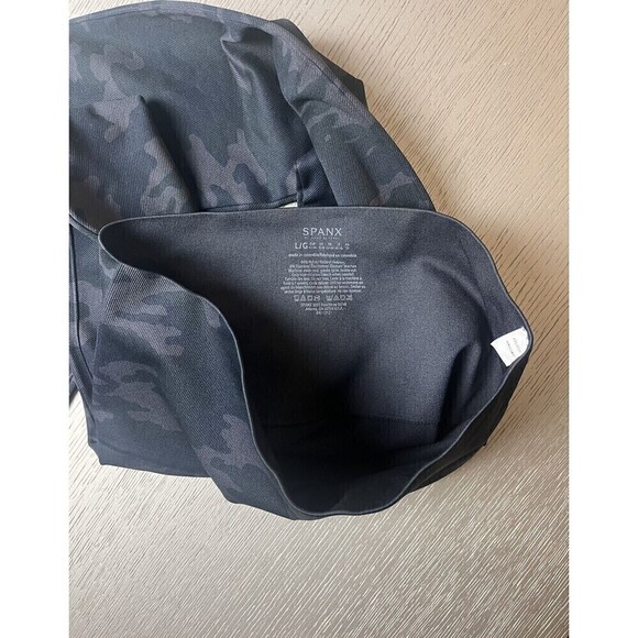 Spanx Look At Me Now Seamless Leggings Black Camo Large New Stretchy Comfortable - Picture 3 of 6